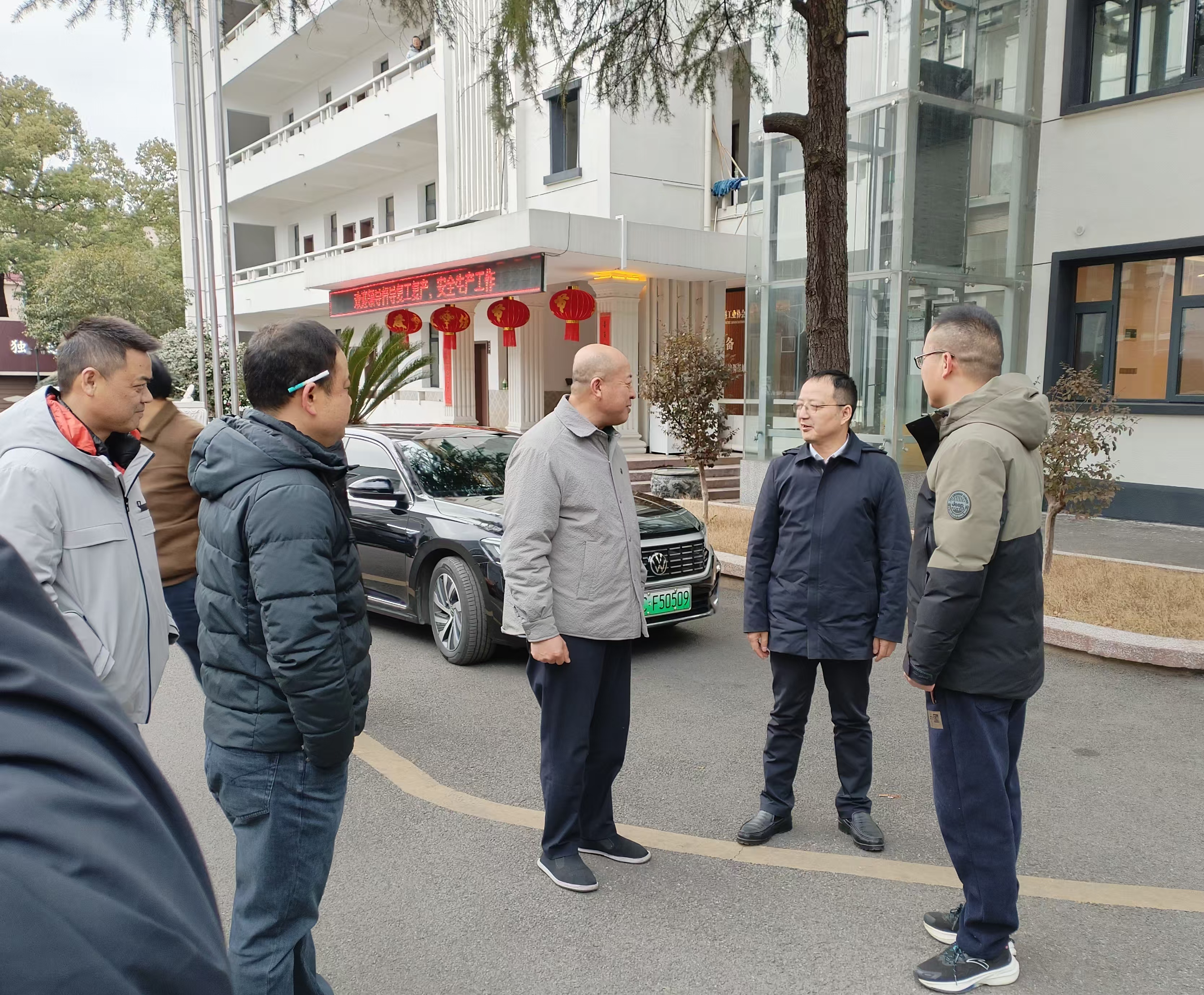 區(qū)委副書記、區(qū)長柳軍輝來我司調(diào)研復(fù)工復(fù)產(chǎn)、安全生產(chǎn)工作