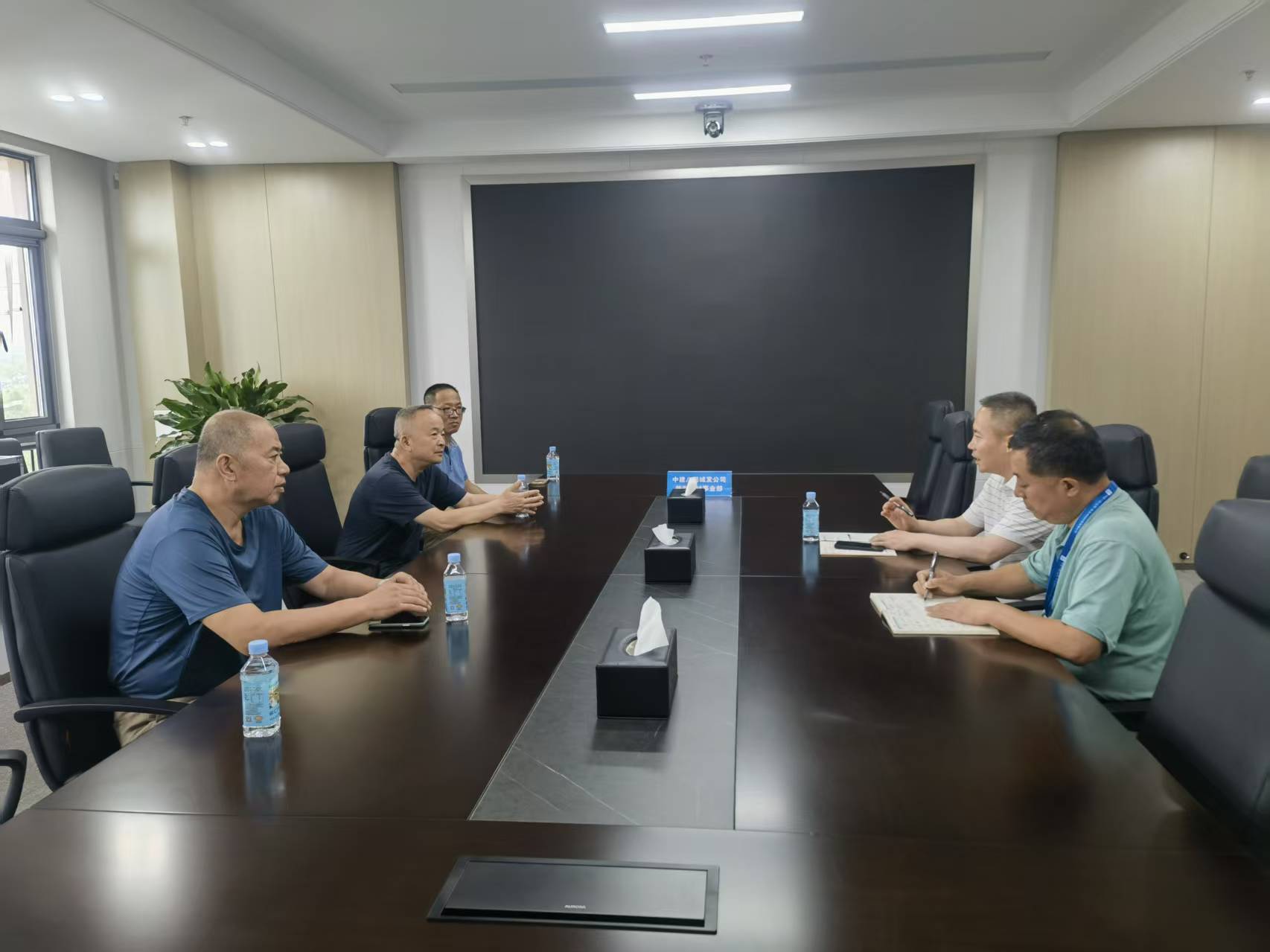 洽談雙履帶項目相關(guān)事宜